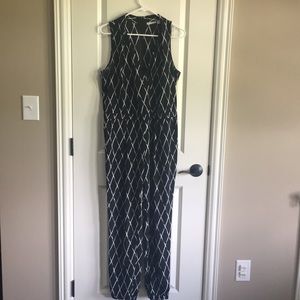 Halogen V-Neck Sleeveless Jumpsuit